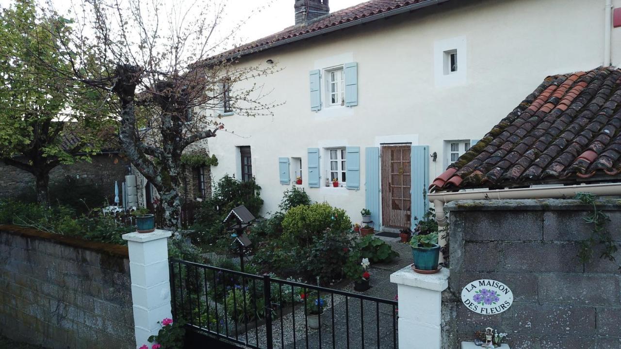 La Maison Des Fleurs Montembœuf Exterior foto