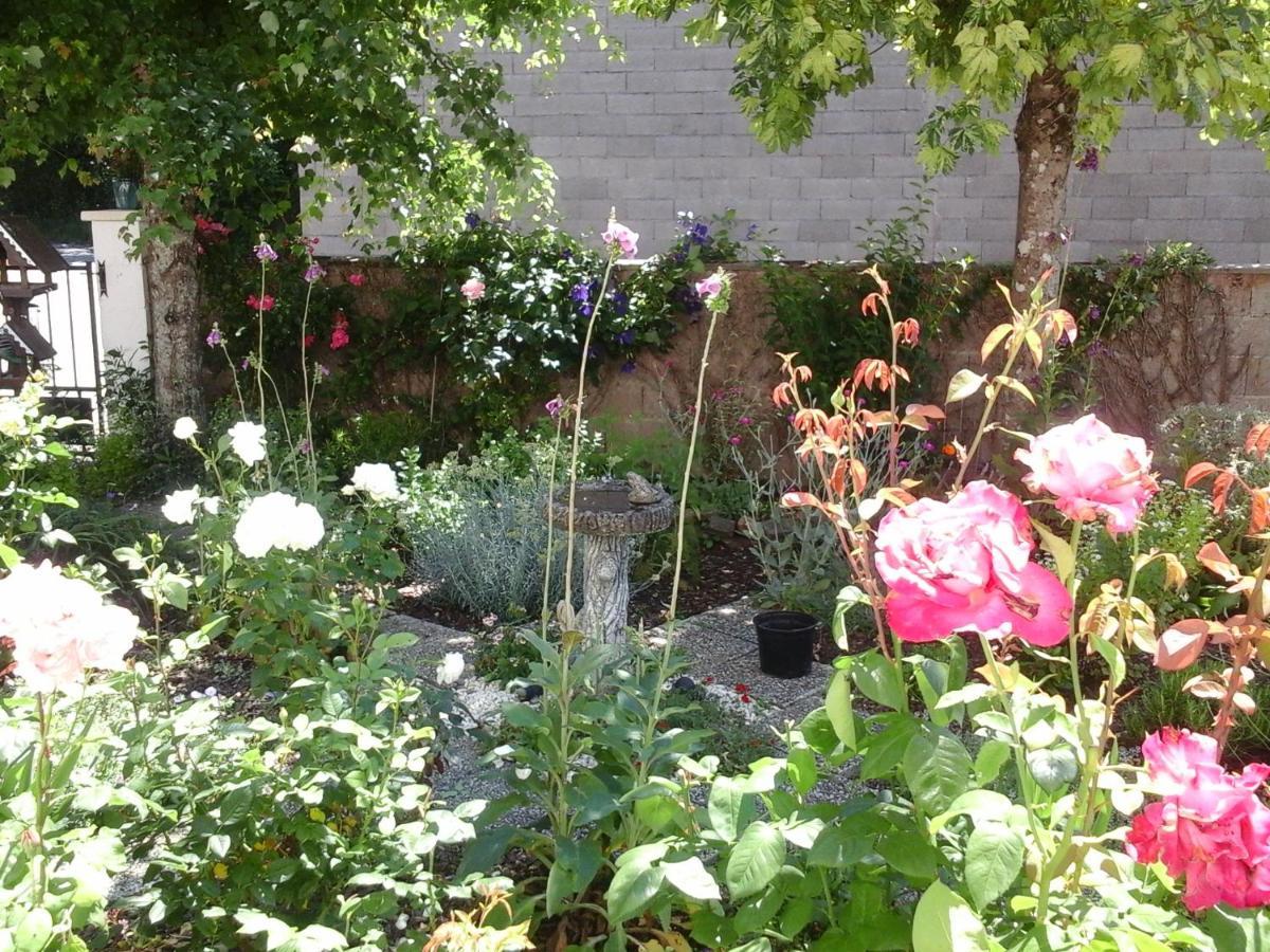 La Maison Des Fleurs Montembœuf Exterior foto